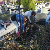 wolontariusze-czyszcz-groby
