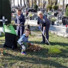 miniatura_mali-wolontariusze-na-cmentarzu