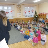 dzieci-aktywnie-biora-udzial-w-koncercie