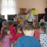 dzieci-sluchaja-muzyki
