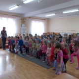 dzieci-sluchaja-muzyki