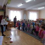 dzieci-sluchaja-muzyki