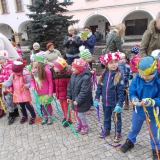 uroczyste-powitanie-wiosny-tancami-wierszami-i-piosenkami-na-rynku-m