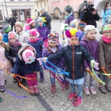 uroczyste-powitanie-wiosny-tancami-wierszami-i-piosenkami-na-rynku-m