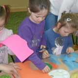 dzieci-robia-jajka-z-rodzicami