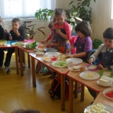 dzieci-robia-kanapki