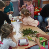 dzieci-jedza-kanapki