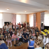 rodzice-ogladaja-dzieci