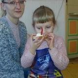 dzieci-przygotowuja-zdrowa-przekaske