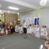 uroczystosc-z-okazji-dnia-babci-i-dziadka-smerfy-skrzaty