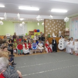 uroczystosc-z-okazji-dnia-babci-i-dziadka-smerfy-skrzaty