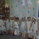 uroczystosc-z-okazji-dnia-babci-i-dziadka-smerfy-skrzaty