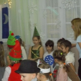 uroczystosc-z-okazji-dnia-babci-i-dziadka-smerfy-skrzaty