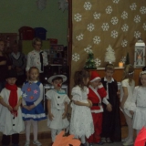 uroczystosc-z-okazji-dnia-babci-i-dziadka-smerfy-skrzaty