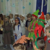 uroczystosc-z-okazji-dnia-babci-i-dziadka-smerfy-skrzaty