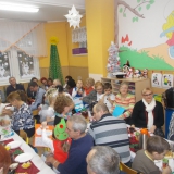 uroczystosc-z-okazji-dnia-babci-i-dziadka-smerfy-skrzaty