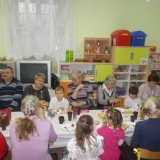 uroczystosc-z-okazji-dnia-babci-i-dziadka-smerfy-skrzaty
