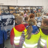 skrzaty-zwiedzaja-zaklad-produkcyjny-textile