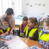 skrzaty-zwiedzaja-zaklad-produkcyjny-textile
