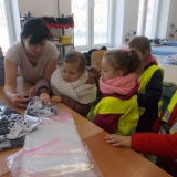 skrzaty-zwiedzaja-zaklad-produkcyjny-textile
