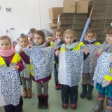 skrzaty-zwiedzaja-zaklad-produkcyjny-textile
