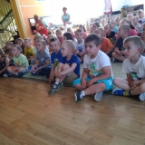 dzieci-sluchaja-koncert