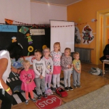 dzieci-utrwalaja-zasady-ruchu-drogowego