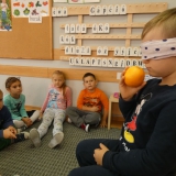 dzieci-z-owocami-i-warzywami