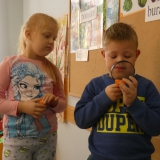 dzieci-z-owocami-i-warzywami
