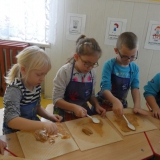 dzieci-robia-wafle