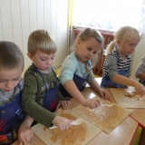 dzieci-robia-wafle