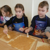 dzieci-robia-wafle