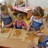 dzieci-robia-wafle