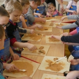 dzieci-robia-wafle