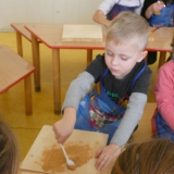 dzieci-robia-wafle