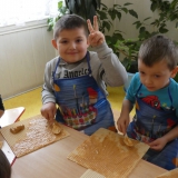 dzieci-robia-wafle