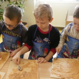 dzieci-robia-wafle