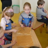 dzieci-robia-wafle