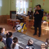 policjant-w-przedszkolu