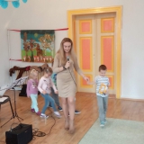 dzieci-sluchaja-koncert