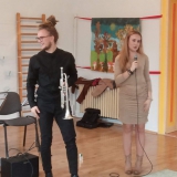 dzieci-sluchaja-koncert
