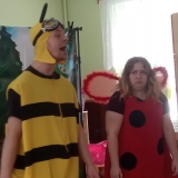 dzieci-ogladaja-film