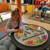 wycieczka-do-explorapark-w-walbrzychu-smerfy-biedronki